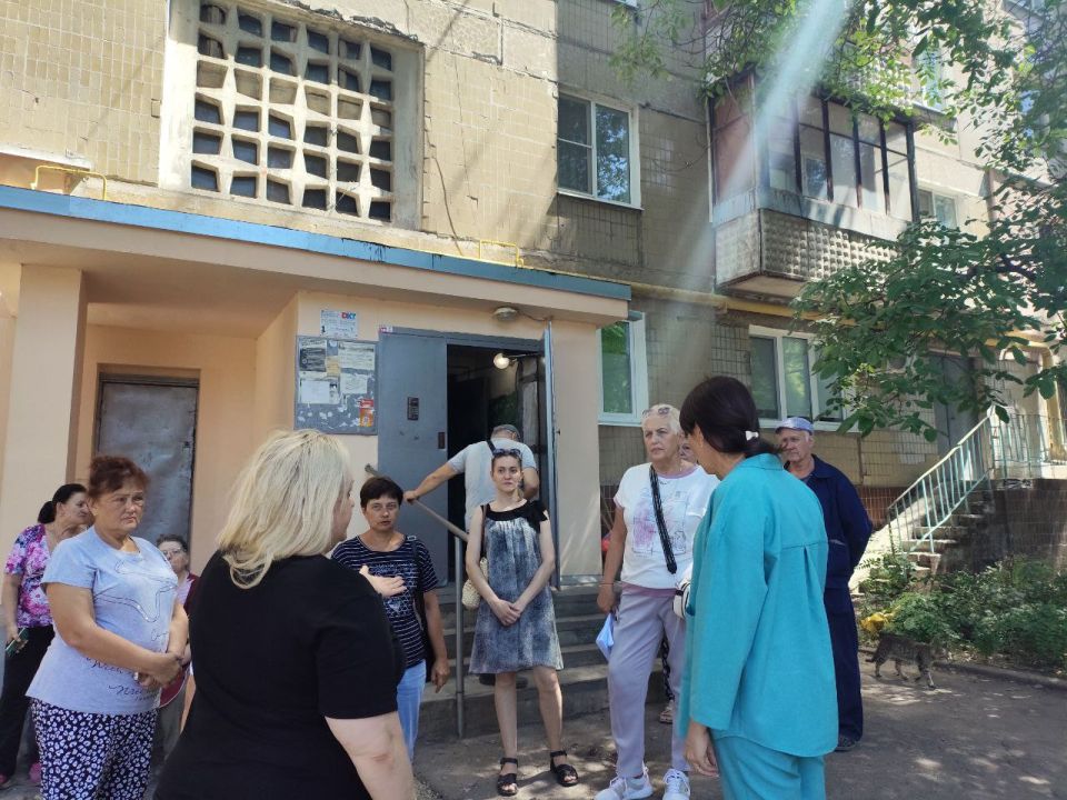 Василий Ткачук: Сегодня, 31 июля, по поручению Главы ДНР Дениса Пушилина, Руководитель Управы Калининского внутригородского района Администрации городского округа Донецк Елена Синецкая провела встречу с жителями района на... Василий Ткачук: Сегодня, 31 июля, по поручению Главы ДНР Дениса Пушилина, Руководитель Управы Калининского внутригородского района Администрации городского округа Донецк Елена Синецкая провела встречу с жителями района на...