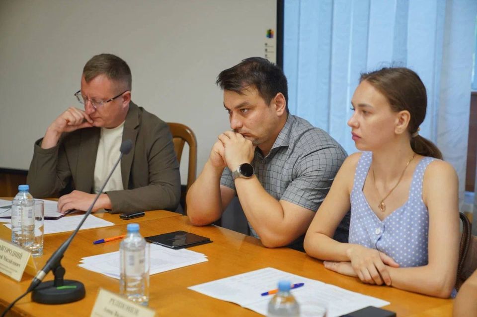 Председатель #Комитет_по_промышленности_и_торговле Виктор Николаенко принял участие в заседании Совета Консорциума образовательных организаций высшего образования приграничных и новых территорий Российской Федерации... Председатель #Комитет_по_промышленности_и_торговле Виктор Николаенко принял участие в заседании Совета Консорциума образовательных организаций высшего образования приграничных и новых территорий Российской Федерации...