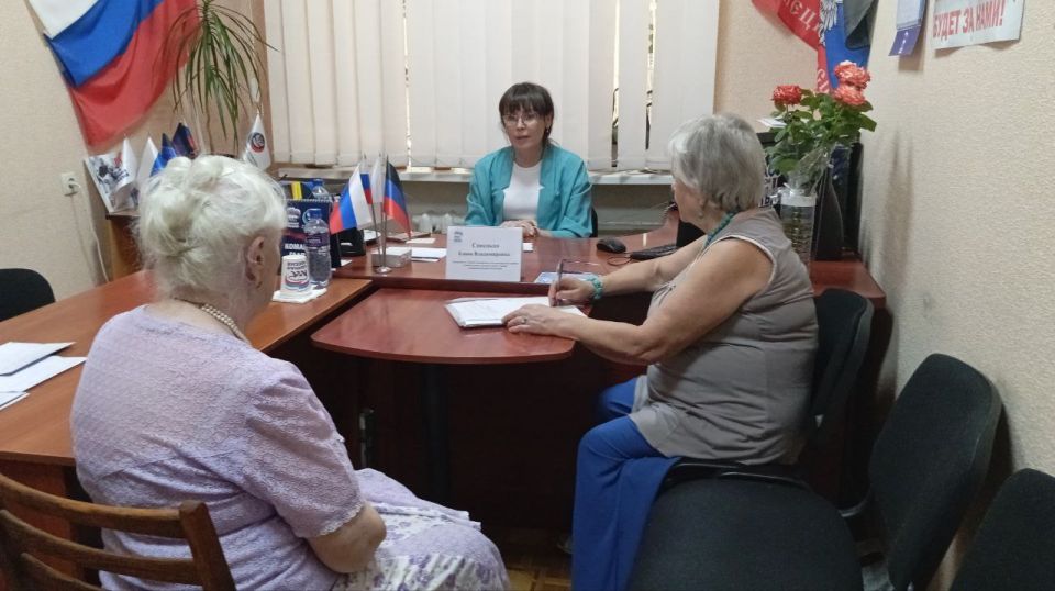 Василий Ткачук: Сегодня, 31 июля, руководитель Управы Калининского внутригородского района Администрации городского округа Донецк Елена Синецкая провела приём граждан в общественной приёмной Всероссийской политической партии... Василий Ткачук: Сегодня, 31 июля, руководитель Управы Калининского внутригородского района Администрации городского округа Донецк Елена Синецкая провела приём граждан в общественной приёмной Всероссийской политической партии...