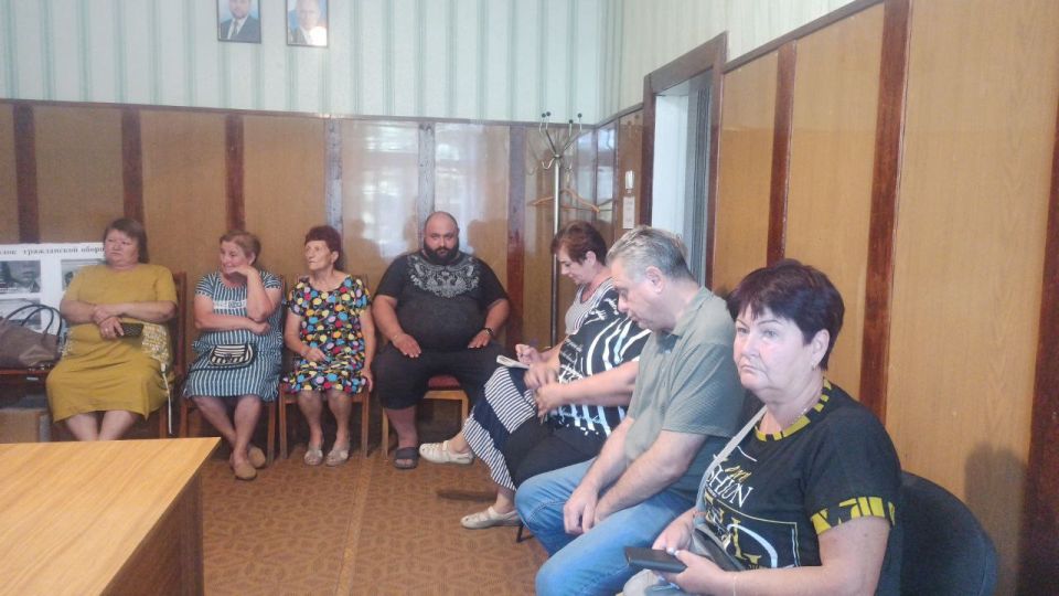 В рамках партийного проекта "Школа ЖКХ" проведена встреча с местными жителями села Мичурино, на которой присутствовал и отвечал на интересующее вопросы и.о. главы Администрации Тельмановского м.о В рамках партийного проекта "Школа ЖКХ" проведена встреча с местными жителями села Мичурино, на которой присутствовал и отвечал на интересующее вопросы и.о. главы Администрации Тельмановского м.о