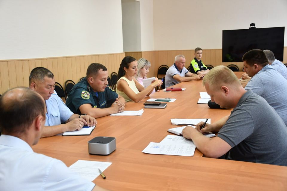 Сергей Желновач: Сегодня заместитель главы администрации городского округа Дебальцево Евгений Глебов провел заседание комиссии по предупреждению и ликвидации чрезвычайных ситуаций и обеспечению пожарной безопасности... Сергей Желновач: Сегодня заместитель главы администрации городского округа Дебальцево Евгений Глебов провел заседание комиссии по предупреждению и ликвидации чрезвычайных ситуаций и обеспечению пожарной безопасности...