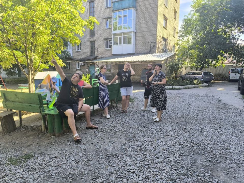 Встреча с населением. Сегодня, 1 августа, депутат Торезского городского совета Донецкой Народной Республики Анна Матраева провела встречу с населением по адресу: ул. Николаева, д. 26. Присутствующим была доведена информация... Встреча с населением. Сегодня, 1 августа, депутат Торезского городского совета Донецкой Народной Республики Анна Матраева провела встречу с населением по адресу: ул. Николаева, д. 26. Присутствующим была доведена информация...