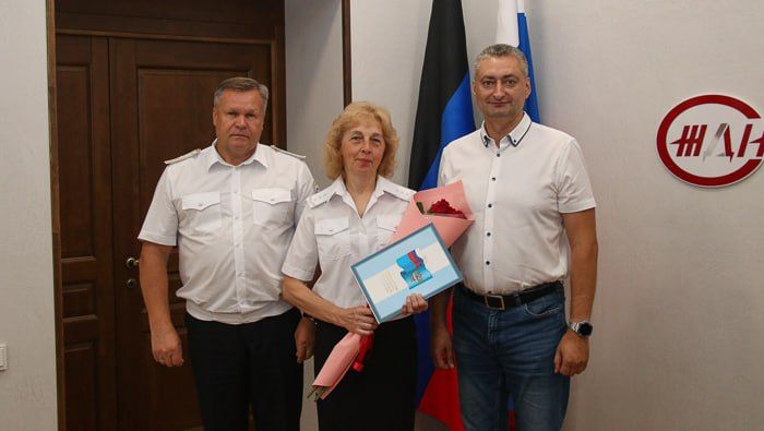 Сегодня, 1 августа, на торжестве, посвященном Дню железнодорожника, работники Донецкого, Луганского, Мелитополь-Херсонского филиалов и центрального аппарата ФГУП «ЖДН» принимали поздравления с праздником и получали награды Сегодня, 1 августа, на торжестве, посвященном Дню железнодорожника, работники Донецкого, Луганского, Мелитополь-Херсонского филиалов и центрального аппарата ФГУП «ЖДН» принимали поздравления с праздником и получали награды