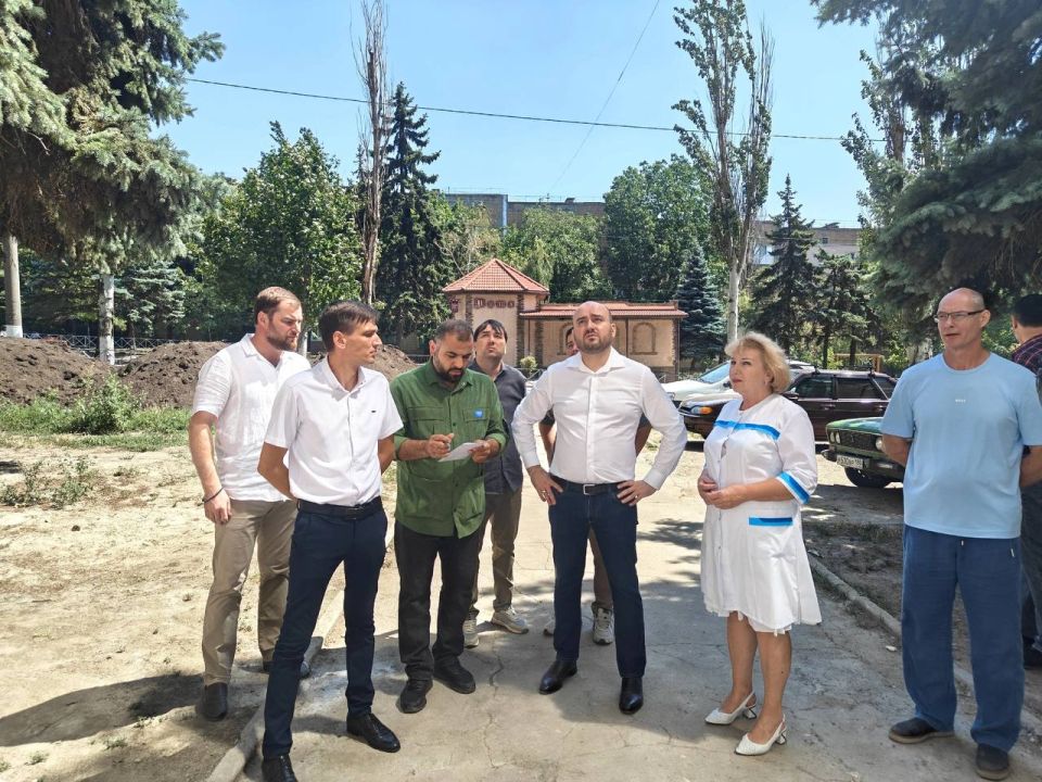 Глава Снежного, секретарь местного отделения партии "Единая Россия" встретился с губернатором Самарской области для обсуждения хода восстановления Глава Снежного, секретарь местного отделения партии "Единая Россия" встретился с губернатором Самарской области для обсуждения хода восстановления