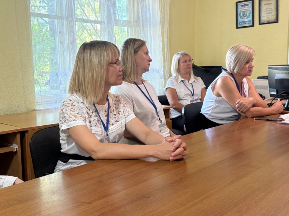 Ирина Кутенко: Рабочая встреча в Харцызском центре занятости: обсуждение актуальных вопросов и планов на будущее Ирина Кутенко: Рабочая встреча в Харцызском центре занятости: обсуждение актуальных вопросов и планов на будущее