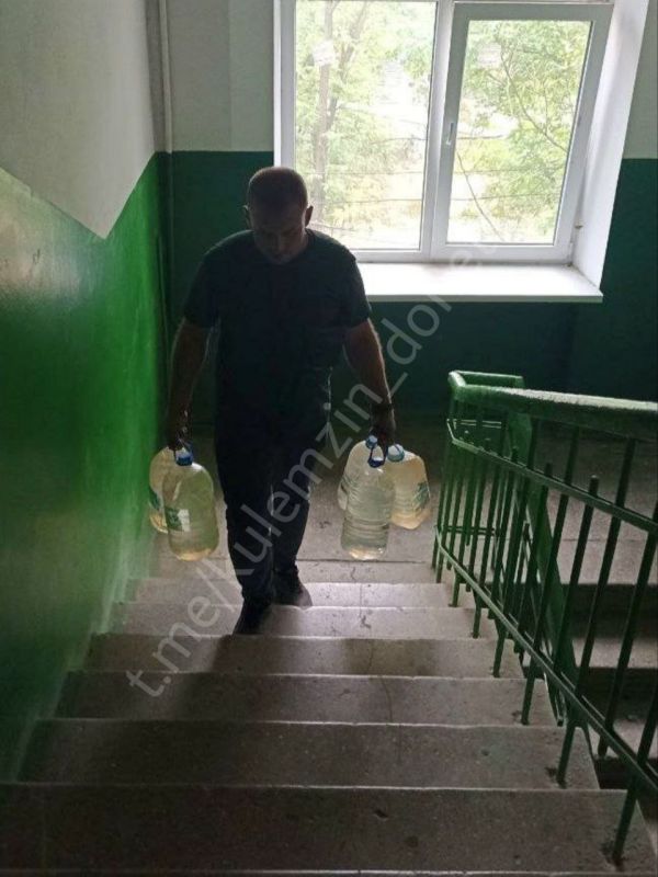 Алексей Кулемзин: В условиях кризиса с водоснабжением сотрудники Управы Ворошиловского района активно занимаются доставкой технической и питьевой воды пожилым и маломобильным гражданам Алексей Кулемзин: В условиях кризиса с водоснабжением сотрудники Управы Ворошиловского района активно занимаются доставкой технической и питьевой воды пожилым и маломобильным гражданам
