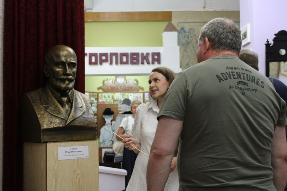 Иван Приходько: В рамках рабочего визита в Горловку совместно с Министром внутренней политики Тульской области Дмитрием Олеговичем Ярцевым и российским государственным деятелем, главой администрации города Тулы Ильей Ильичом... Иван Приходько: В рамках рабочего визита в Горловку совместно с Министром внутренней политики Тульской области Дмитрием Олеговичем Ярцевым и российским государственным деятелем, главой администрации города Тулы Ильей Ильичом...