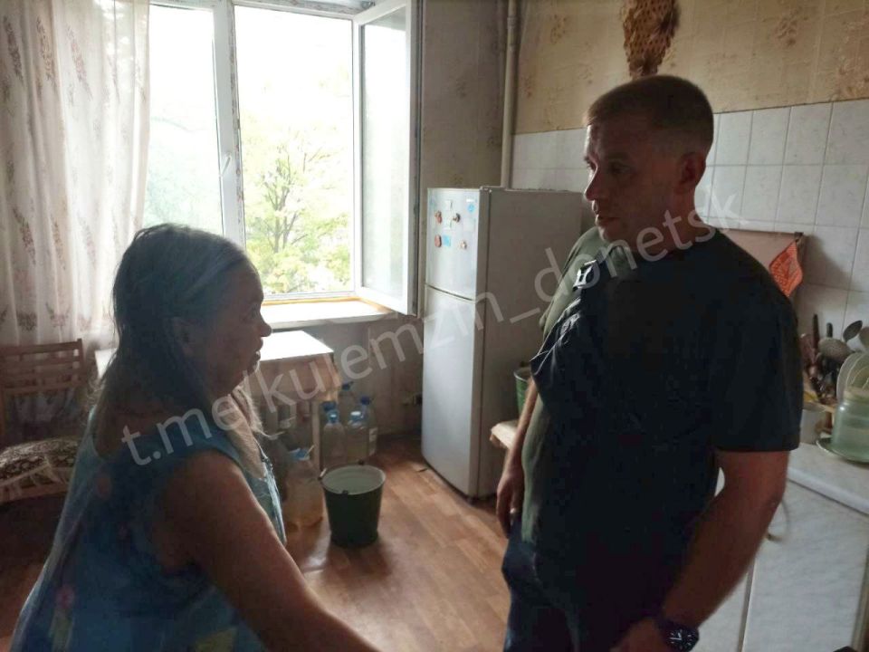 Алексей Кулемзин: В условиях кризиса с водоснабжением сотрудники Управы Ворошиловского района активно занимаются доставкой технической и питьевой воды пожилым и маломобильным гражданам Алексей Кулемзин: В условиях кризиса с водоснабжением сотрудники Управы Ворошиловского района активно занимаются доставкой технической и питьевой воды пожилым и маломобильным гражданам
