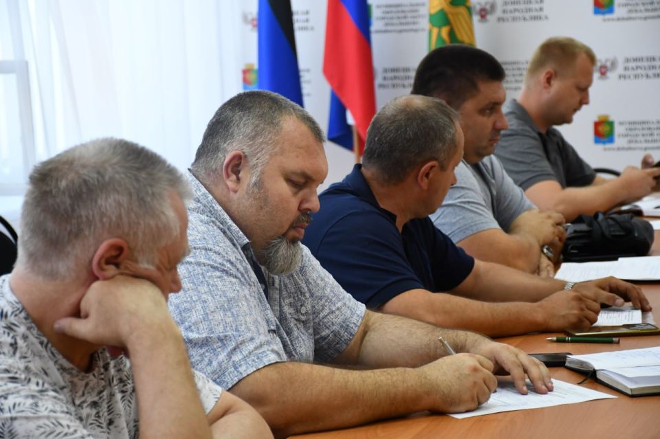 Сергей Желновач: Сегодня заместитель главы администрации городского округа Дебальцево Евгений Глебов провел заседание комиссии по предупреждению и ликвидации чрезвычайных ситуаций и обеспечению пожарной безопасности... Сергей Желновач: Сегодня заместитель главы администрации городского округа Дебальцево Евгений Глебов провел заседание комиссии по предупреждению и ликвидации чрезвычайных ситуаций и обеспечению пожарной безопасности...