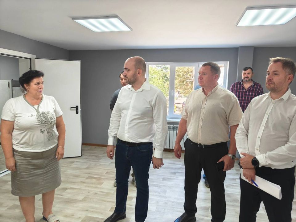 Глава Снежного, секретарь местного отделения партии "Единая Россия" встретился с губернатором Самарской области для обсуждения хода восстановления Глава Снежного, секретарь местного отделения партии "Единая Россия" встретился с губернатором Самарской области для обсуждения хода восстановления