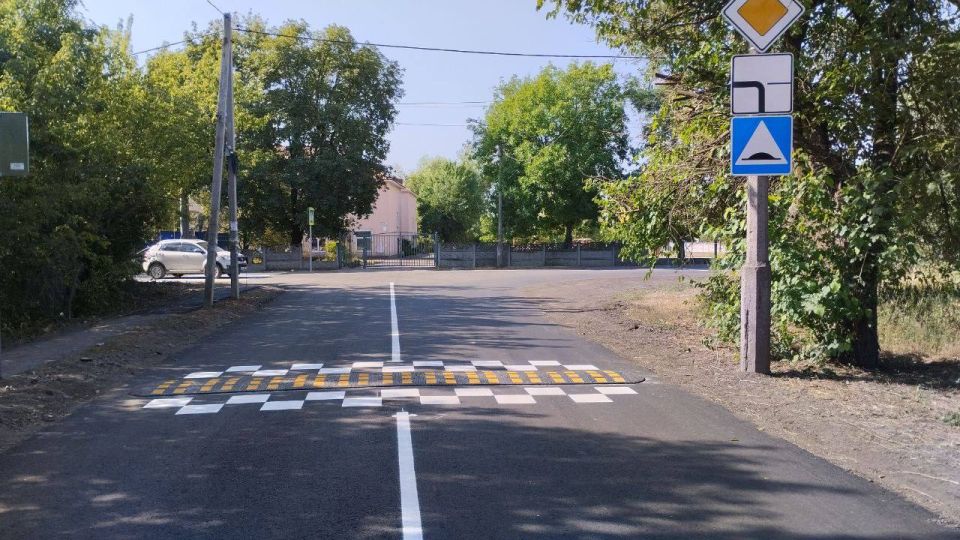 По просьбам жителей Донецка в Петровском районе заасфальтировали дорогу к школе № 104, а также прилегающие к ней Центральный проспект и улицу Твардовского По просьбам жителей Донецка в Петровском районе заасфальтировали дорогу к школе № 104, а также прилегающие к ней Центральный проспект и улицу Твардовского