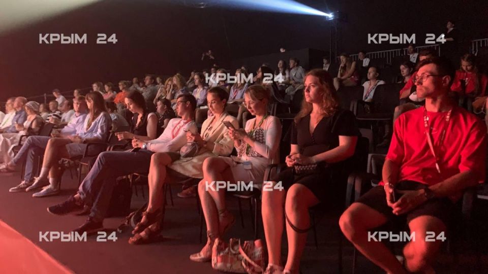 Показ спектакля «Дорога до Берлина» прошёл в студии «Юг.Кино» в рамках арт-фестиваля в Судаке Показ спектакля «Дорога до Берлина» прошёл в студии «Юг.Кино» в рамках арт-фестиваля в Судаке