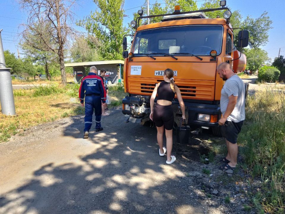Вчера, 31 июля, в связи с возникшими перебоями в водоснабжении, Управой Кировского внутригородского района был организован дополнительный подвоз воды для жителей домов, в которые в установленный графиком день не поступила... Вчера, 31 июля, в связи с возникшими перебоями в водоснабжении, Управой Кировского внутригородского района был организован дополнительный подвоз воды для жителей домов, в которые в установленный графиком день не поступила...