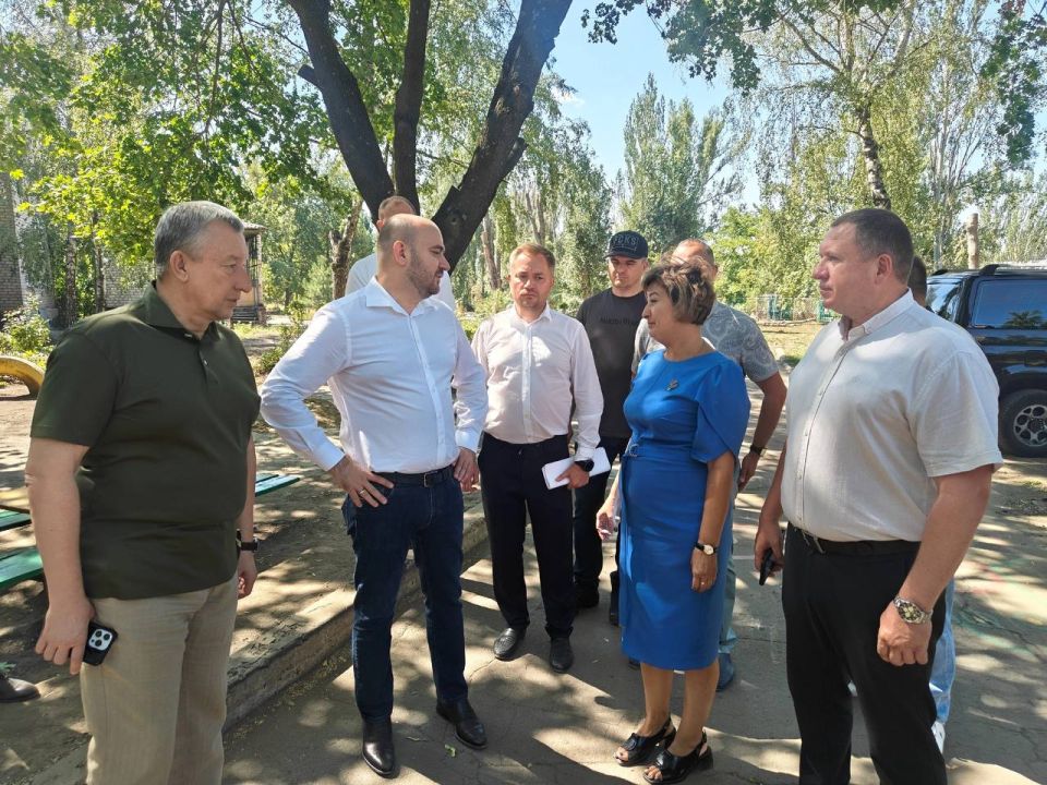Глава Снежного, секретарь местного отделения партии "Единая Россия" встретился с губернатором Самарской области для обсуждения хода восстановления Глава Снежного, секретарь местного отделения партии "Единая Россия" встретился с губернатором Самарской области для обсуждения хода восстановления