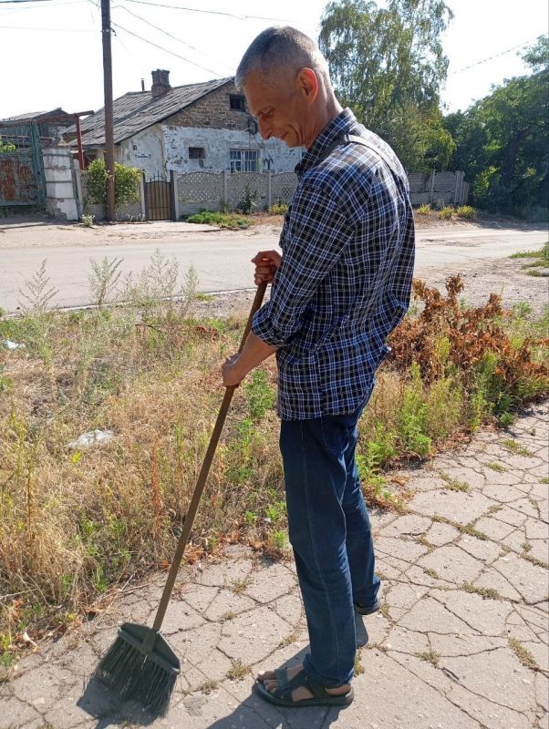 Роман Конев: В Центрально-Городском районе Горловки продолжается масштабный партийный проект Единой России «Городская среда» Роман Конев: В Центрально-Городском районе Горловки продолжается масштабный партийный проект Единой России «Городская среда»