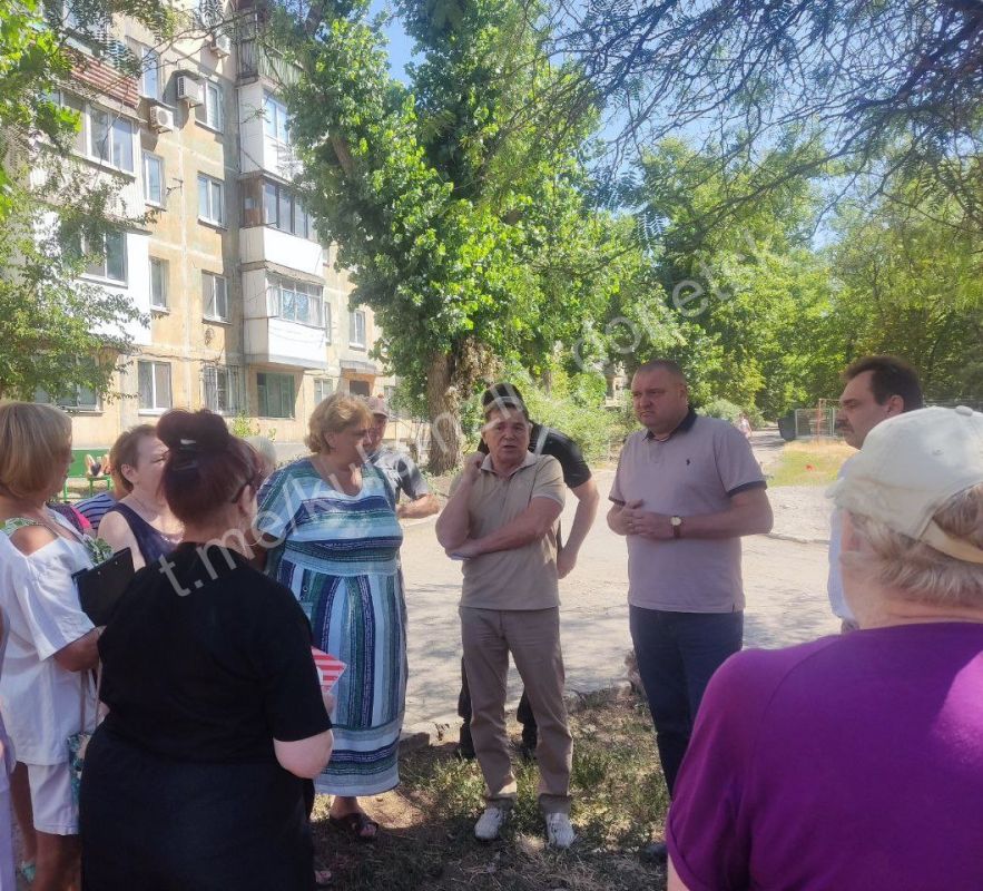 Сегодня состоялась встреча заместителя главы администрации городского округа Донецк Виктора Моисеенкова с жителями Кировского района Сегодня состоялась встреча заместителя главы администрации городского округа Донецк Виктора Моисеенкова с жителями Кировского района