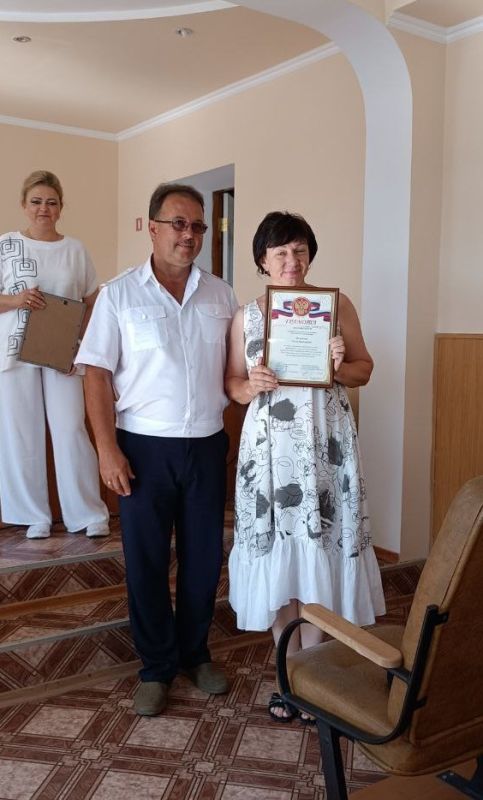 #с_праздником_!. В честь Дня железнодорожника в локомотивном депо Дебальцево состоялось торжественное собрание, на которое были приглашены руководство, профсоюзный комитет, работники, депо ветераны труда #с_праздником_!. В честь Дня железнодорожника в локомотивном депо Дебальцево состоялось торжественное собрание, на которое были приглашены руководство, профсоюзный комитет, работники, депо ветераны труда
