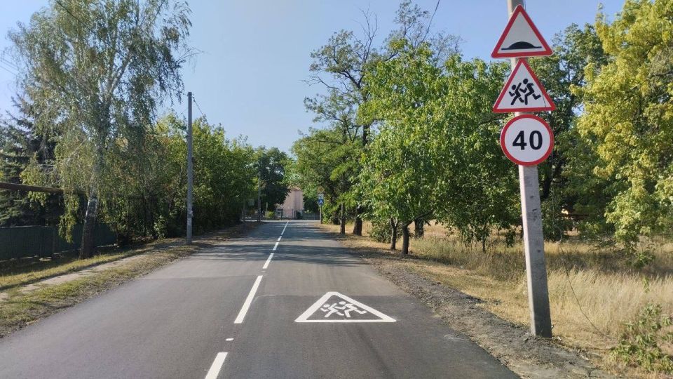 Чтобы не допустить срыва учебного процесса из-за дефицита воды, Глава ДНР Денис Пушилин поручил министру образования ДНР Олегу Трофимову установить емкости с водой и организовать своевременное наполнение, обеспечить... Чтобы не допустить срыва учебного процесса из-за дефицита воды, Глава ДНР Денис Пушилин поручил министру образования ДНР Олегу Трофимову установить емкости с водой и организовать своевременное наполнение, обеспечить...