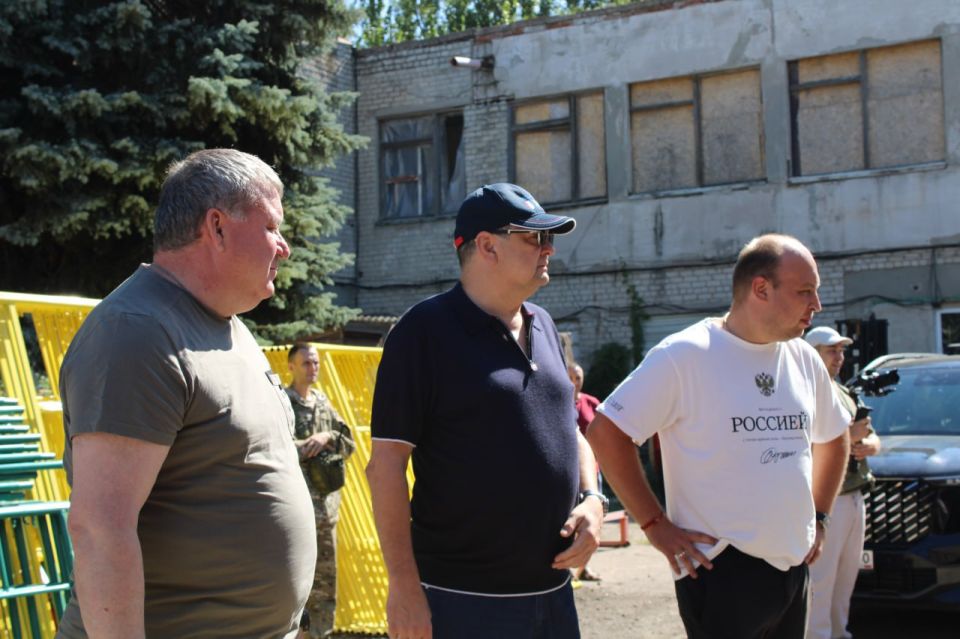 Иван Приходько: В Горловку прибыл очередной гуманитарный конвой из Тульской области — важный и очень нужный знак поддержки, солидарности и участия в нашей судьбе Иван Приходько: В Горловку прибыл очередной гуманитарный конвой из Тульской области — важный и очень нужный знак поддержки, солидарности и участия в нашей судьбе