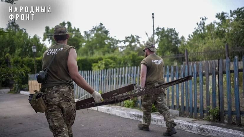 Волонтёры «Народного Фронта» помогают восстанавливать храмы и эвакуировать мирных жителей в ДНР Волонтёры «Народного Фронта» помогают восстанавливать храмы и эвакуировать мирных жителей в ДНР