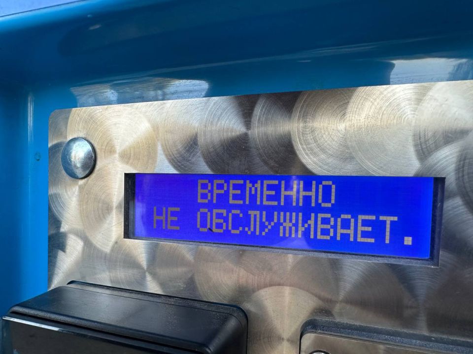 Жители Донецка в поисках питьевой воды Жители Донецка в поисках питьевой воды