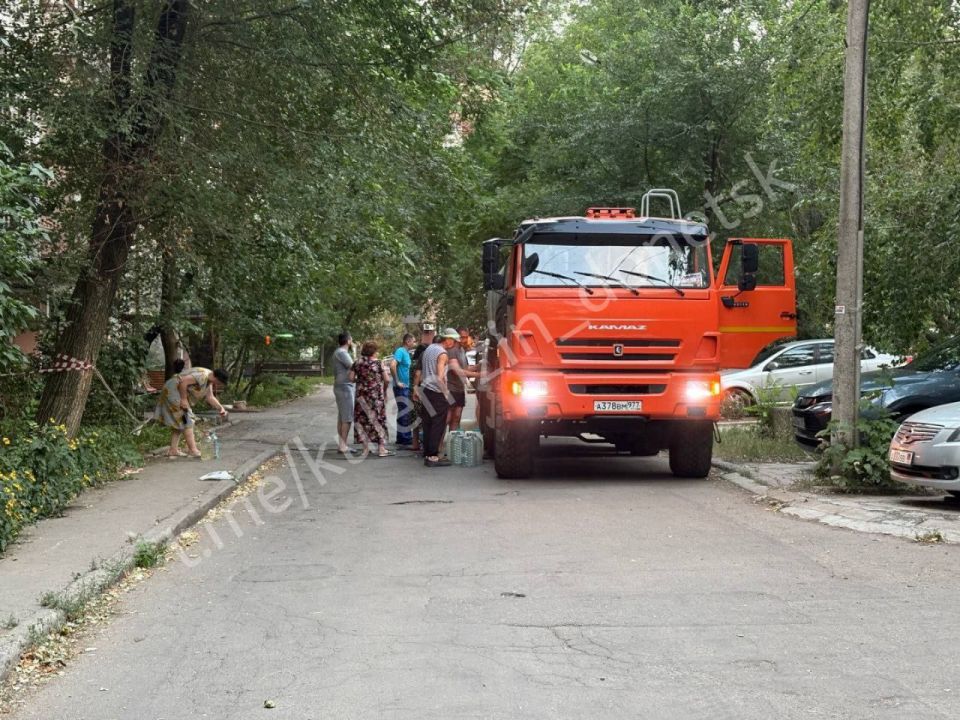 Алексей Кулемзин: В условиях кризиса с водоснабжением сотрудники Управы Ворошиловского района активно занимаются доставкой технической и питьевой воды пожилым и маломобильным гражданам Алексей Кулемзин: В условиях кризиса с водоснабжением сотрудники Управы Ворошиловского района активно занимаются доставкой технической и питьевой воды пожилым и маломобильным гражданам
