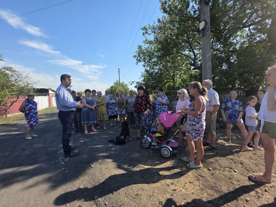 Сегодня, 1 августа, Артем Чесноков, Врип Главы муниципального образования городской округ Торез провел встречу с населением по адресу: Сегодня, 1 августа, Артем Чесноков, Врип Главы муниципального образования городской округ Торез провел встречу с населением по адресу: