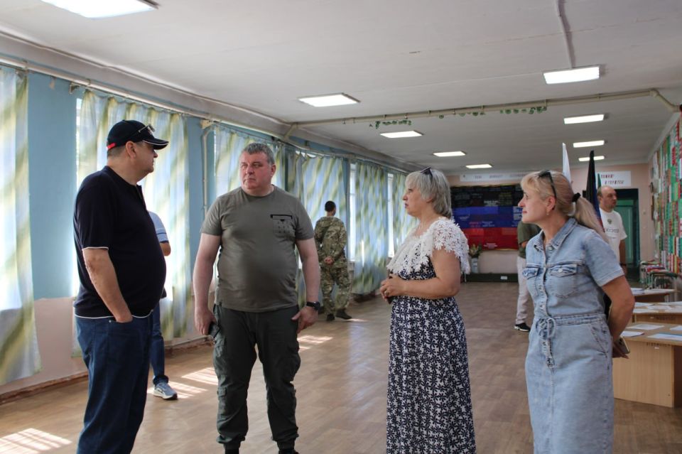 Иван Приходько: В рамках рабочего визита в Горловку совместно с Министром внутренней политики Тульской области Дмитрием Олеговичем Ярцевым и российским государственным деятелем, главой администрации города Тулы Ильей Ильичом... Иван Приходько: В рамках рабочего визита в Горловку совместно с Министром внутренней политики Тульской области Дмитрием Олеговичем Ярцевым и российским государственным деятелем, главой администрации города Тулы Ильей Ильичом...