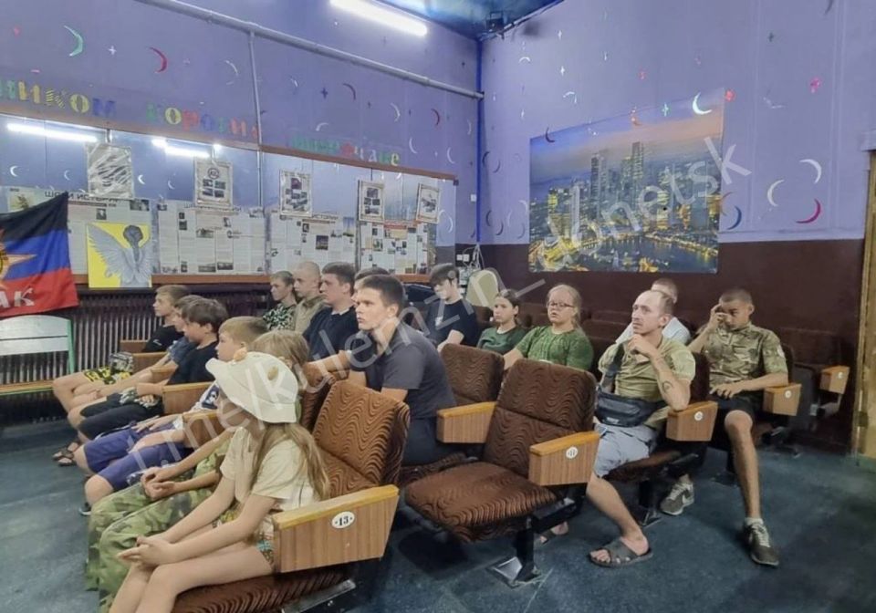 В Клубе посёлка Широкий в рамках проекта «Историческая память» партии «Единая Россия» состоялся просмотр документального фильма В Клубе посёлка Широкий в рамках проекта «Историческая память» партии «Единая Россия» состоялся просмотр документального фильма