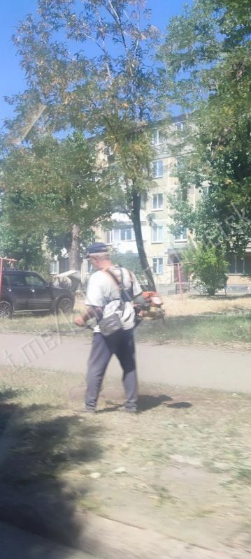 Алексей Кулемзин: На оперативном совещании, прошедшем 28 июля, Глава ДНР Денис Пушилин озвучил ряд поручений, среди которых уделил особое внимание вопросу благоустройства Кировского района Алексей Кулемзин: На оперативном совещании, прошедшем 28 июля, Глава ДНР Денис Пушилин озвучил ряд поручений, среди которых уделил особое внимание вопросу благоустройства Кировского района