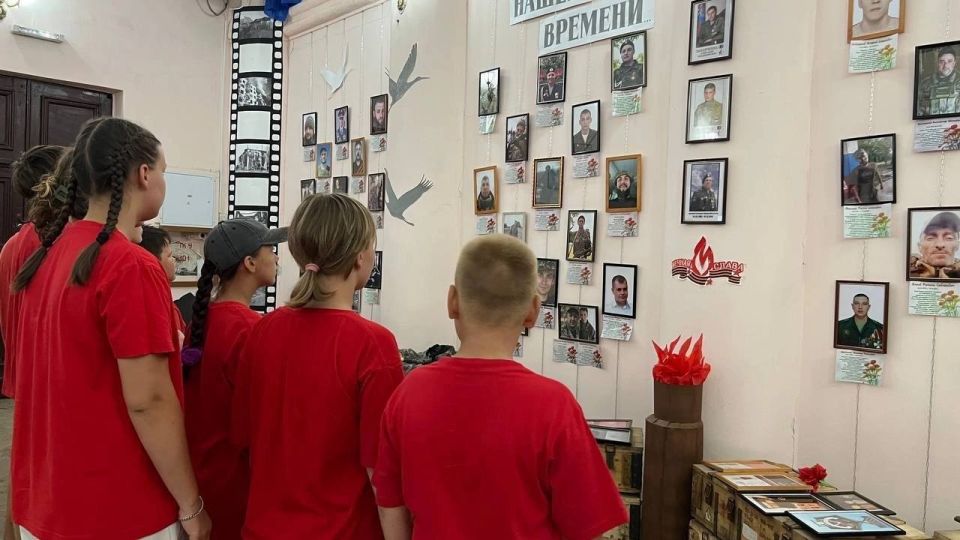 Юнармейцы города Кировское приняли участие в акции "Музей моей Родины"! Ребята посетили выставку, посвященную Специальной Военной Операции, где смогли ознакомиться с уникальными экспонатами и услышать важные рассказы Юнармейцы города Кировское приняли участие в акции "Музей моей Родины"! Ребята посетили выставку, посвященную Специальной Военной Операции, где смогли ознакомиться с уникальными экспонатами и услышать важные рассказы