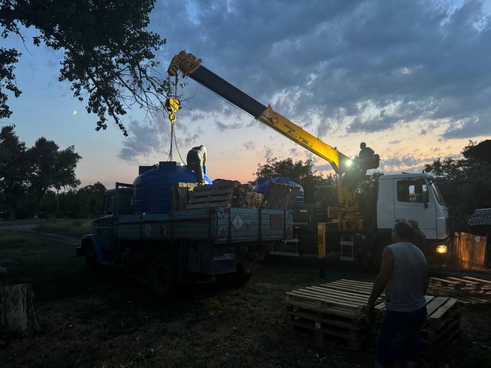 Установка емкости для разбора воды в жилом массиве 4-13, ул. Дорожная, возле магазина Установка емкости для разбора воды в жилом массиве 4-13, ул. Дорожная, возле магазина