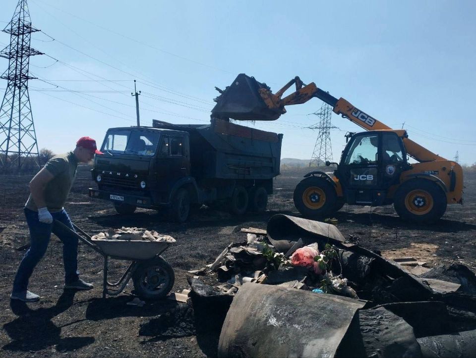 Александр Шатов: Добровольцы Шахтерского муниципального округа помогают погорельцам Ждановки Александр Шатов: Добровольцы Шахтерского муниципального округа помогают погорельцам Ждановки