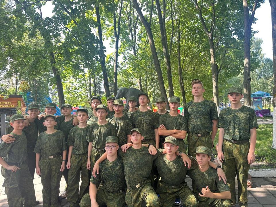 1 августа 2025 года, сборная Юнармии Донецкой Народной Республики прибыла на военно-патриотические сборы «Гвардеец» в г.Пензу. Ребят ждет насыщенная программа: экскурсии; спортивные соревнования по футболу, волейболу и... 1 августа 2025 года, сборная Юнармии Донецкой Народной Республики прибыла на военно-патриотические сборы «Гвардеец» в г.Пензу. Ребят ждет насыщенная программа: экскурсии; спортивные соревнования по футболу, волейболу и...