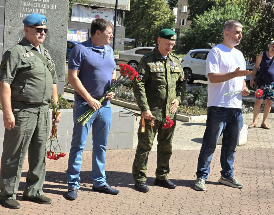 «Никто, кроме нас!» – этот девиз сегодня звучит с особой гордостью по всей стране «Никто, кроме нас!» – этот девиз сегодня звучит с особой гордостью по всей стране