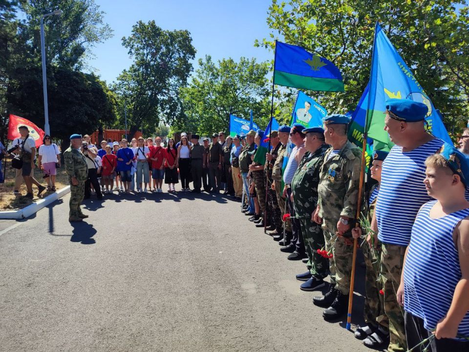 В Мариуполе отметили день ВДВ В Мариуполе отметили день ВДВ