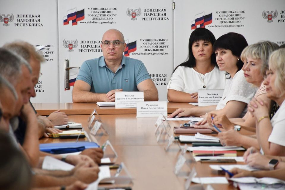Сергей Желновач: Сегодня, 4 августа, первый заместитель главы администрации городского округа Дебальцево Максим Вельма провел расширенное аппаратное совещание Сергей Желновач: Сегодня, 4 августа, первый заместитель главы администрации городского округа Дебальцево Максим Вельма провел расширенное аппаратное совещание