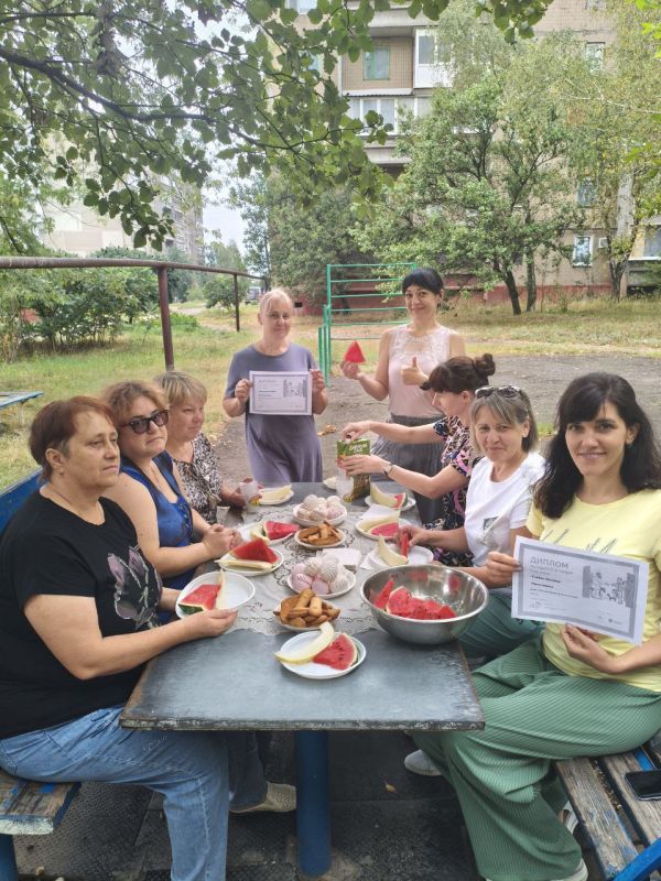 В Центрально-Городском районе Горловки продолжается акция «Добрые соседи» В Центрально-Городском районе Горловки продолжается акция «Добрые соседи»