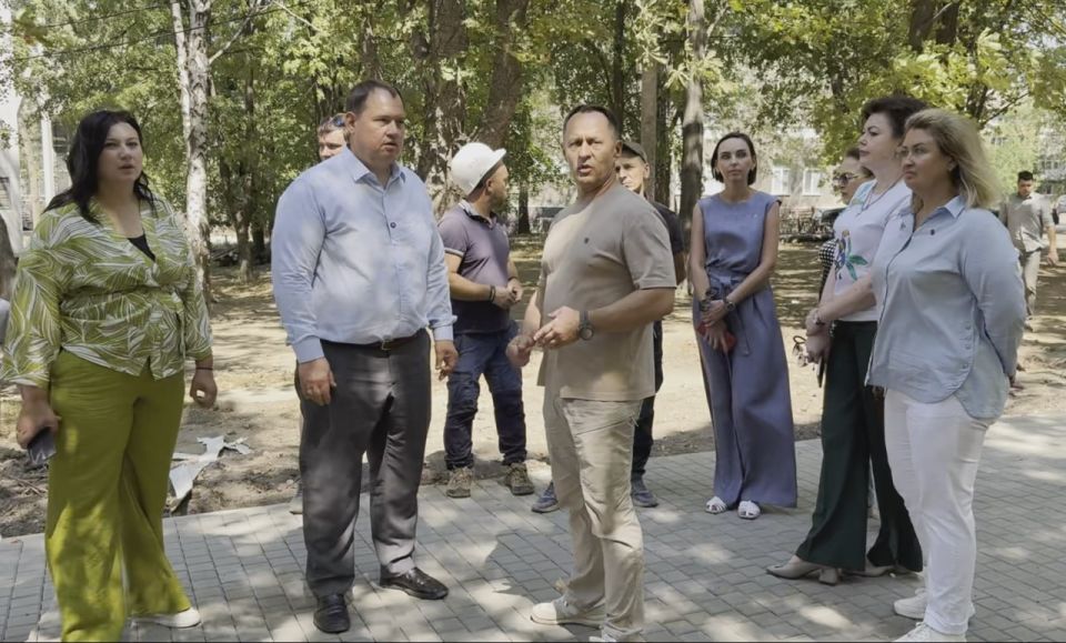 Александр Пеняев: 2 августа совместно с Алексеем Муратовым, руководителем Регионального исполкома «Единой России», и депутатом Народного Совета ДНР Анной Кондрыкинской провели серию мероприятий в Ясиноватой Александр Пеняев: 2 августа совместно с Алексеем Муратовым, руководителем Регионального исполкома «Единой России», и депутатом Народного Совета ДНР Анной Кондрыкинской провели серию мероприятий в Ясиноватой