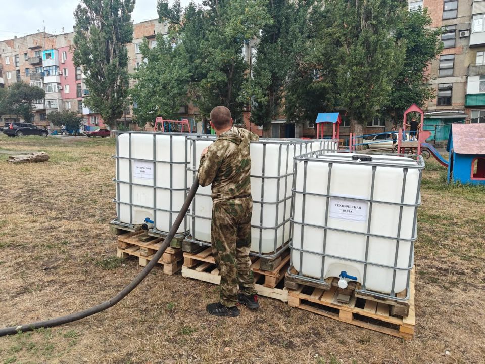 Сергей Ермаков: 4 августа по поручению Главы ДНР Дениса Пушилина в городском округе продолжается комплексные мероприятия по стабилизации водоснабжения и обеспечения населения водой Сергей Ермаков: 4 августа по поручению Главы ДНР Дениса Пушилина в городском округе продолжается комплексные мероприятия по стабилизации водоснабжения и обеспечения населения водой