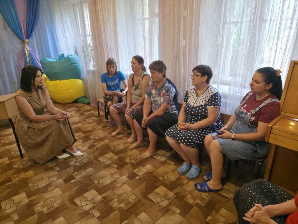 Сегодня, 04 августа, председатель Общественного совета Елена Серебрянская провела встречу с населением по ул. Ленина Сегодня, 04 августа, председатель Общественного совета Елена Серебрянская провела встречу с населением по ул. Ленина