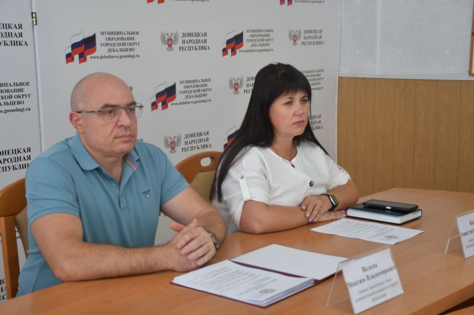 Сергей Желновач: Сегодня, 4 августа, первый заместитель главы администрации городского округа Дебальцево Максим Вельма провел расширенное аппаратное совещание Сергей Желновач: Сегодня, 4 августа, первый заместитель главы администрации городского округа Дебальцево Максим Вельма провел расширенное аппаратное совещание