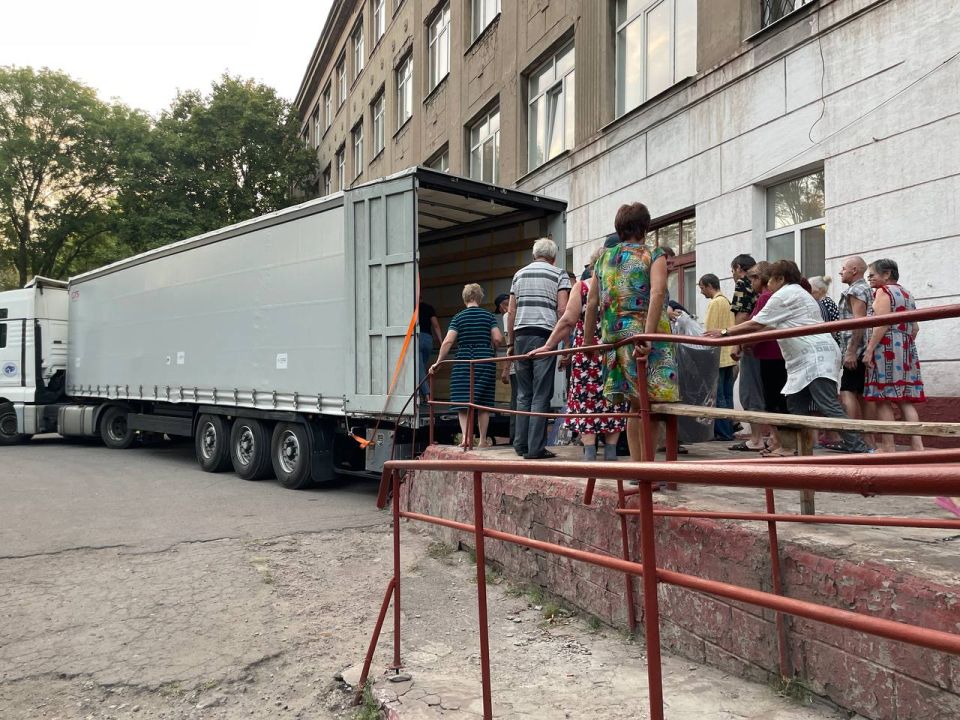 Татьяна Москалькова: В ходе гуманитарной поездки по Запорожской области и Донецкой Народной Республике сотрудники моего Аппарата совместно с волонтерами Национального Центра помощи пропавшим и пострадавшим детям привезли... Татьяна Москалькова: В ходе гуманитарной поездки по Запорожской области и Донецкой Народной Республике сотрудники моего Аппарата совместно с волонтерами Национального Центра помощи пропавшим и пострадавшим детям привезли...