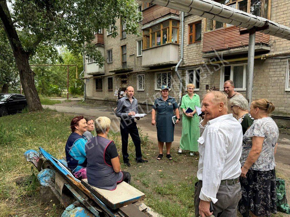 Продолжаем регулярные встречи во дворах по поручению Главы Республики Дениса Пушилина Продолжаем регулярные встречи во дворах по поручению Главы Республики Дениса Пушилина