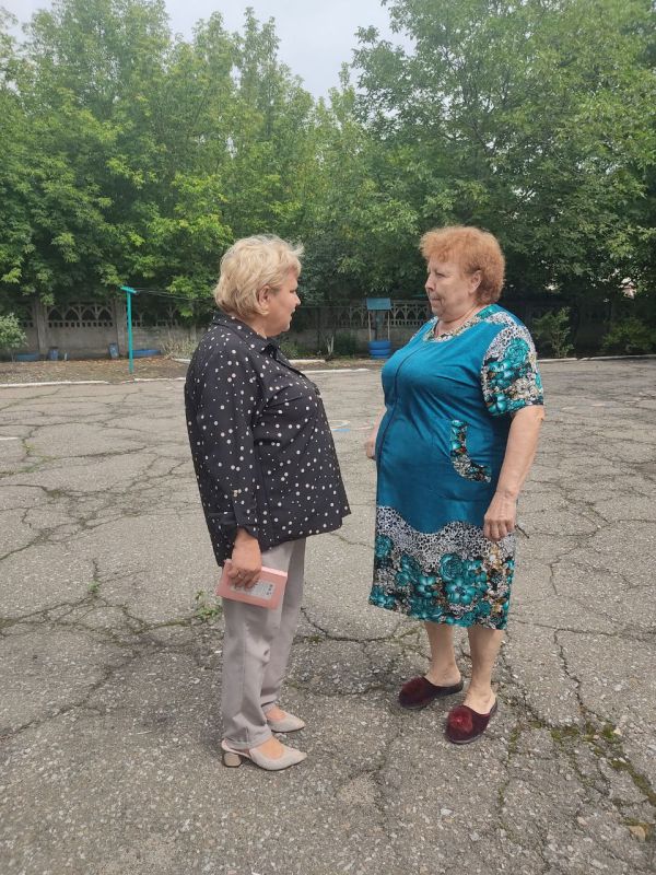 Во исполнение поручения Главы Донецкой Народной Республики Дениса Владимировича Пушилина о постоянном диалоге с населением, сегодня, депутатом Дебальцевского городского совета Натальей Косяковой, проведена встреча с жителями Во исполнение поручения Главы Донецкой Народной Республики Дениса Владимировича Пушилина о постоянном диалоге с населением, сегодня, депутатом Дебальцевского городского совета Натальей Косяковой, проведена встреча с жителями