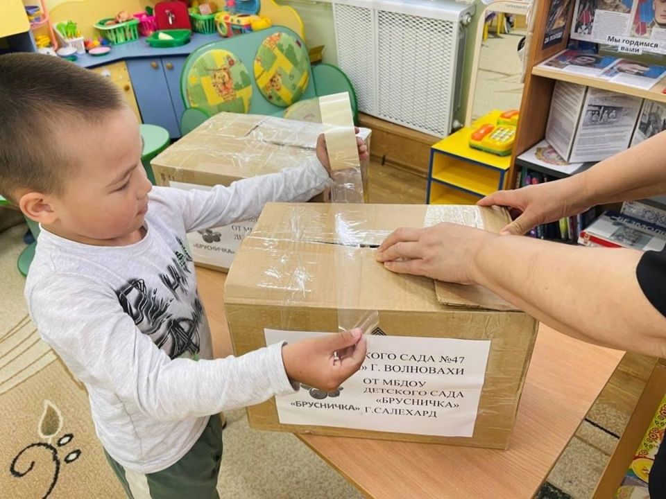 Образовательные учреждения Салехарда собирают гуманитарную помощь для ребят из Волновахи к 1 сентября Гуманитарная/шефская помощь ДНР Образовательные учреждения Салехарда собирают гуманитарную помощь для ребят из Волновахи к 1 сентября Гуманитарная/шефская помощь ДНР