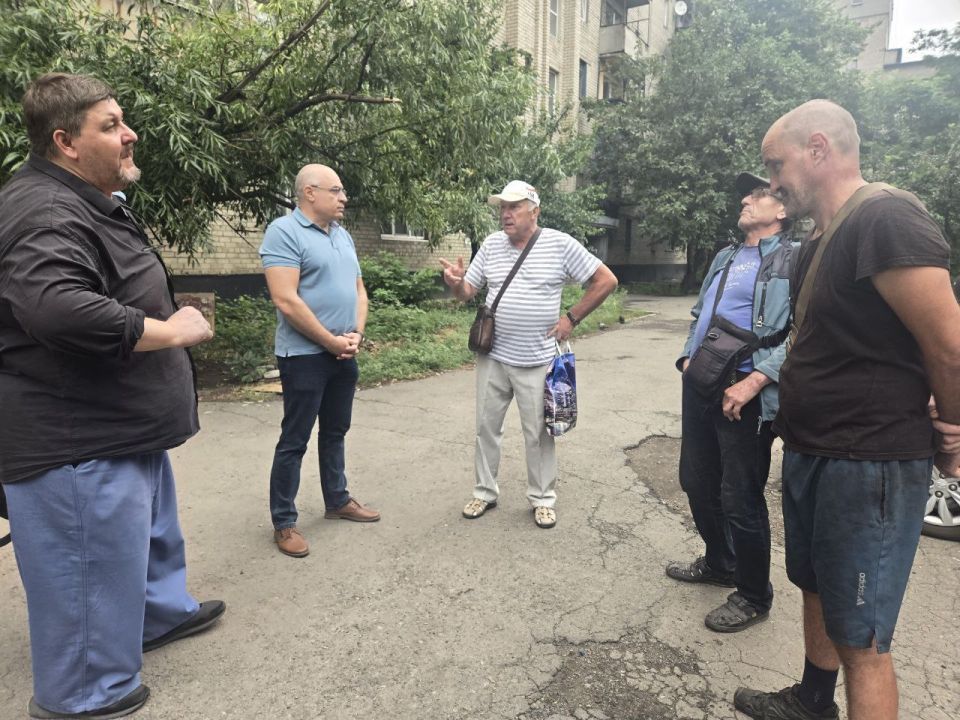 Сергей Желновач: Во исполнение поручения Главы Донецкой Народной Республики Дениса Владимировича Пушилина о ведении постоянного диалога с людьми, сегодня, 25.07.2025, первый заместитель главы администрации городского округа... Сергей Желновач: Во исполнение поручения Главы Донецкой Народной Республики Дениса Владимировича Пушилина о ведении постоянного диалога с людьми, сегодня, 25.07.2025, первый заместитель главы администрации городского округа...