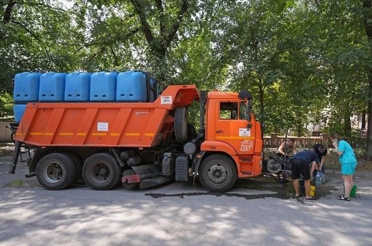 Отсутствие воды не застало врасплох: питерские автоцистерны спасают жителей районов Мариуполя, где по графику не включили водоснабжение Отсутствие воды не застало врасплох: питерские автоцистерны спасают жителей районов Мариуполя, где по графику не включили водоснабжение
