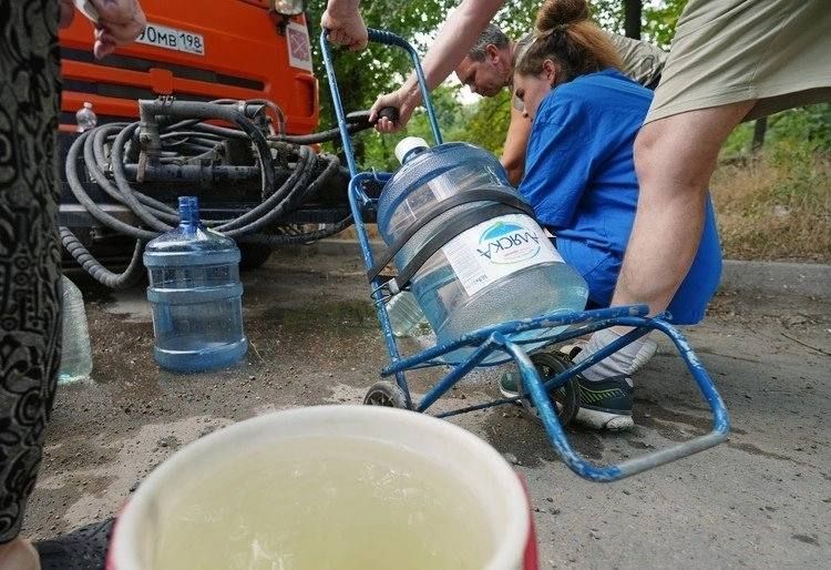Отсутствие воды не застало врасплох: питерские автоцистерны спасают жителей районов Мариуполя, где по графику не включили водоснабжение Отсутствие воды не застало врасплох: питерские автоцистерны спасают жителей районов Мариуполя, где по графику не включили водоснабжение