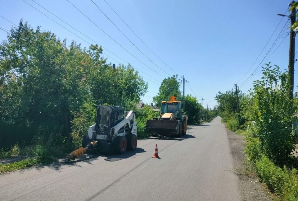 Рабочие Хабаровского края ремонтируют дороги в Дебальцево Рабочие Хабаровского края ремонтируют дороги в Дебальцево